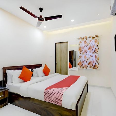 Hotel Blue Leaf Rajkot Extérieur photo