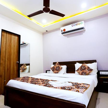 Hotel Blue Leaf Rajkot Extérieur photo