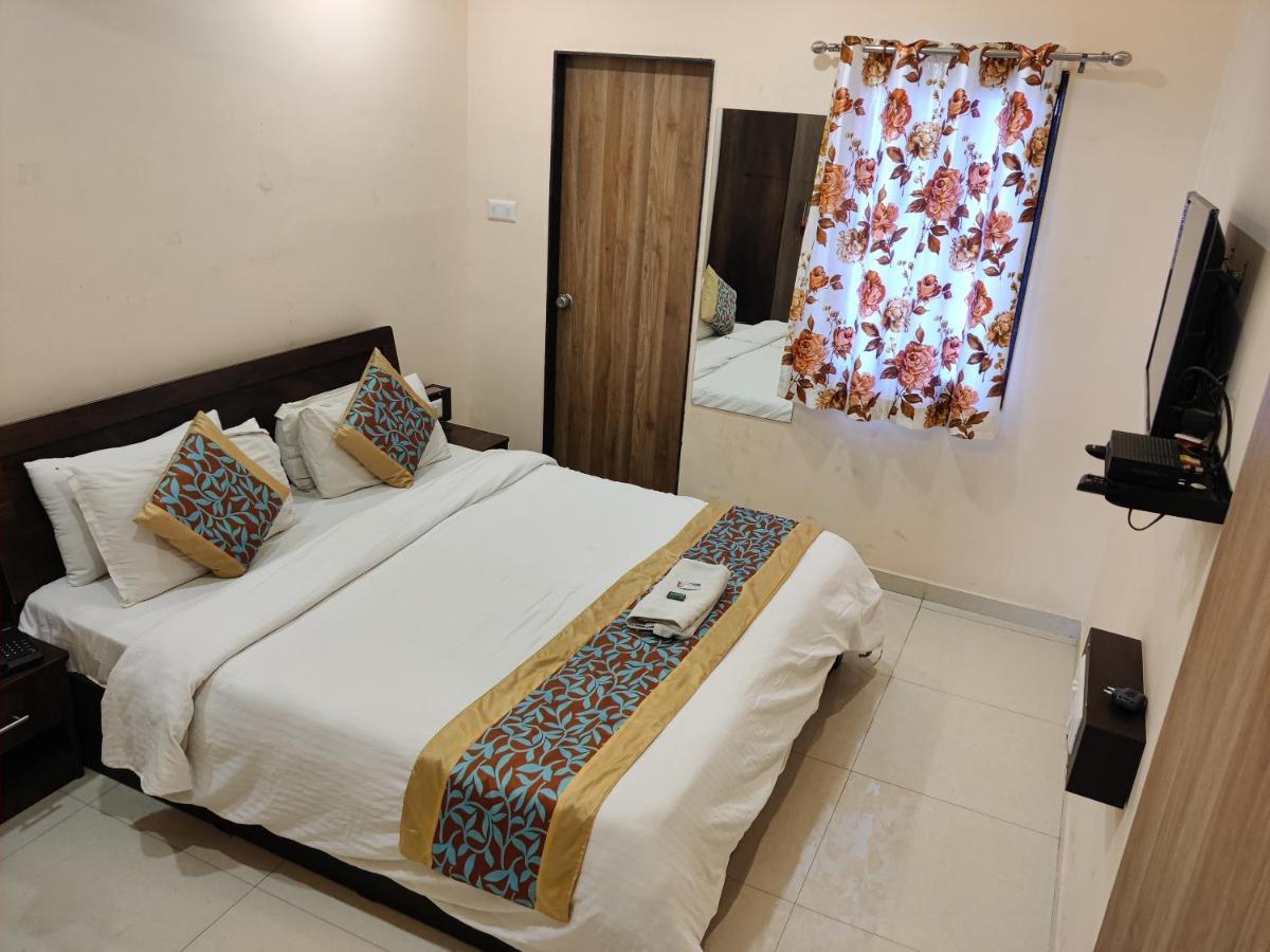 Hotel Blue Leaf Rajkot Extérieur photo