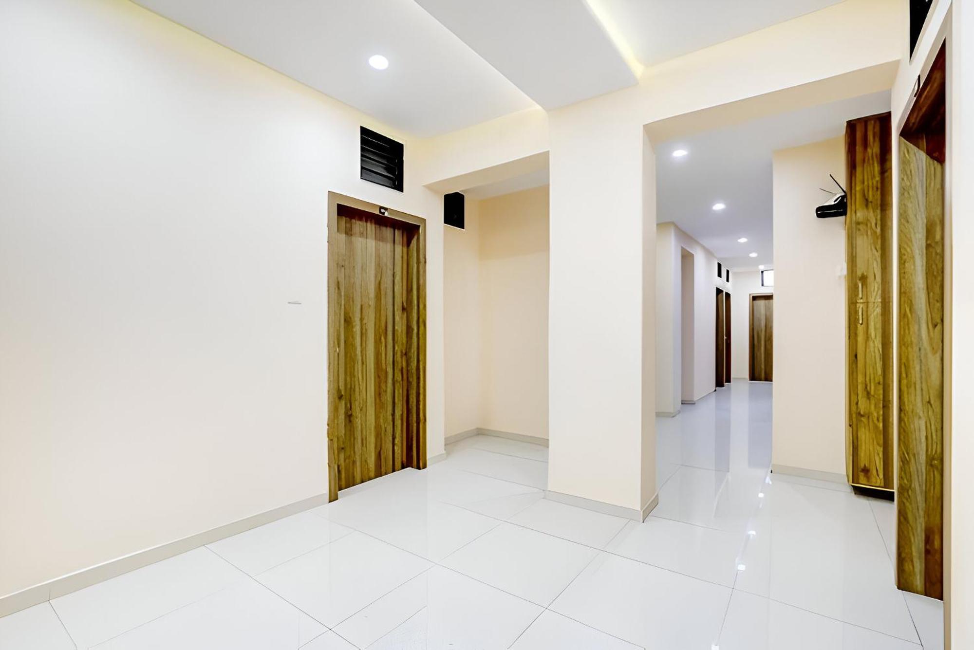 Hotel Blue Leaf Rajkot Extérieur photo