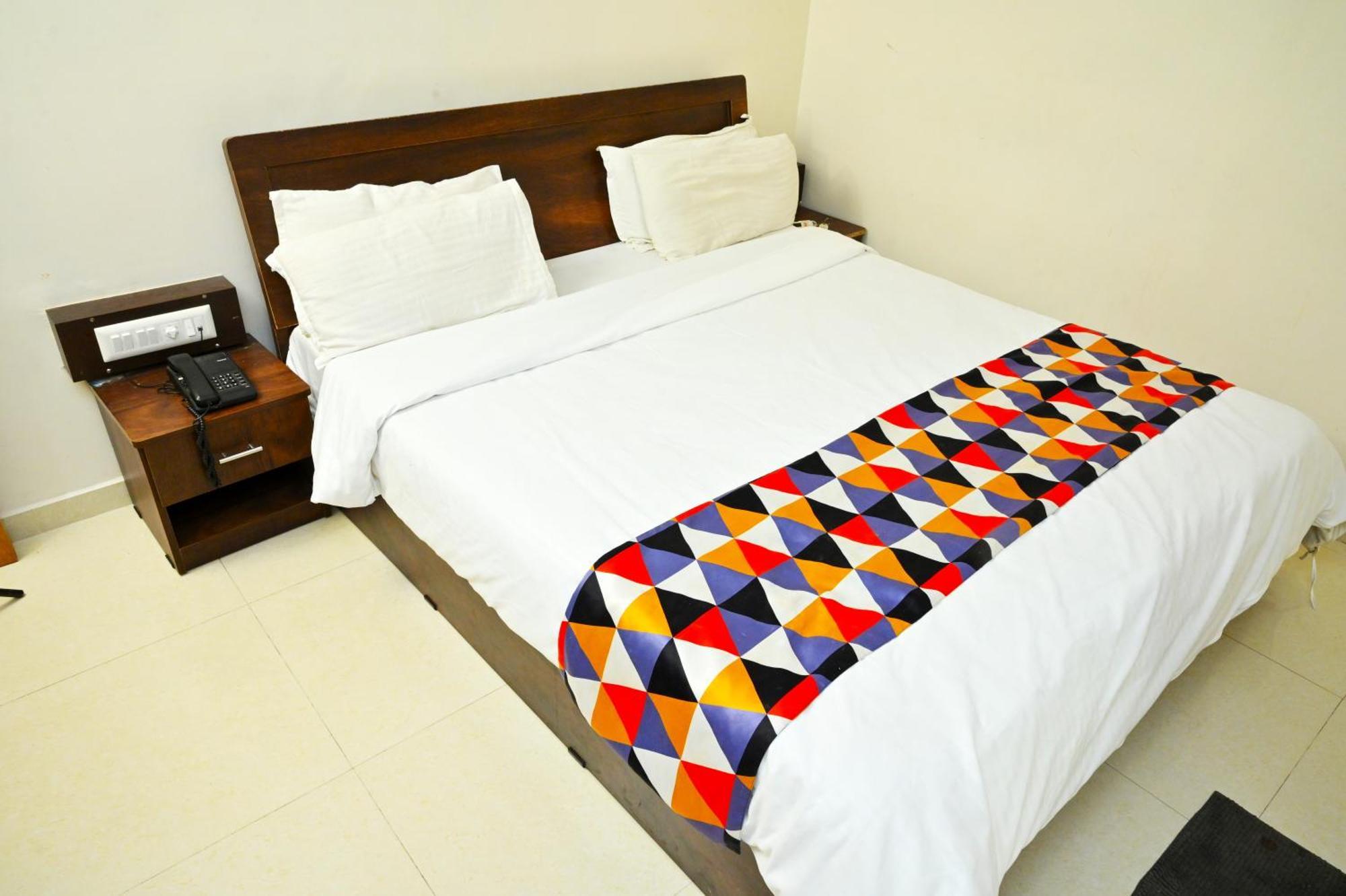 Hotel Blue Leaf Rajkot Extérieur photo