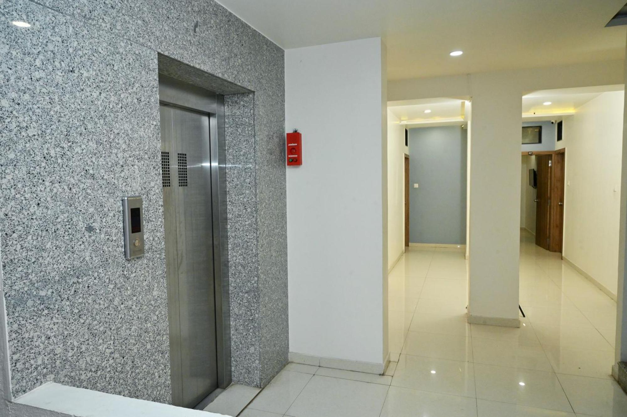 Hotel Blue Leaf Rajkot Extérieur photo
