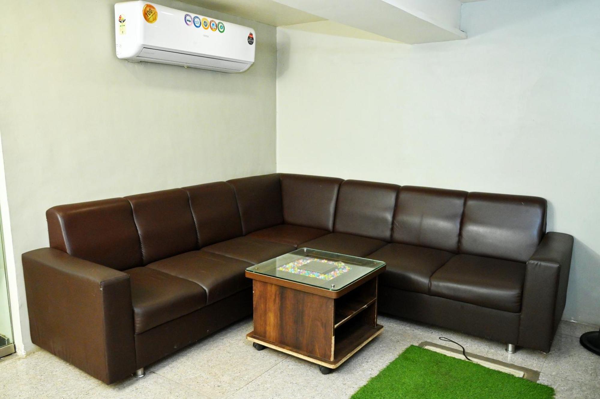 Hotel Blue Leaf Rajkot Extérieur photo