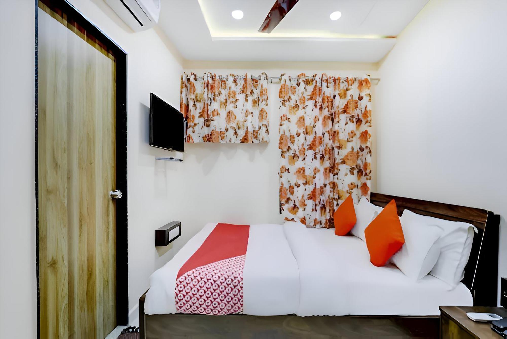 Hotel Blue Leaf Rajkot Extérieur photo