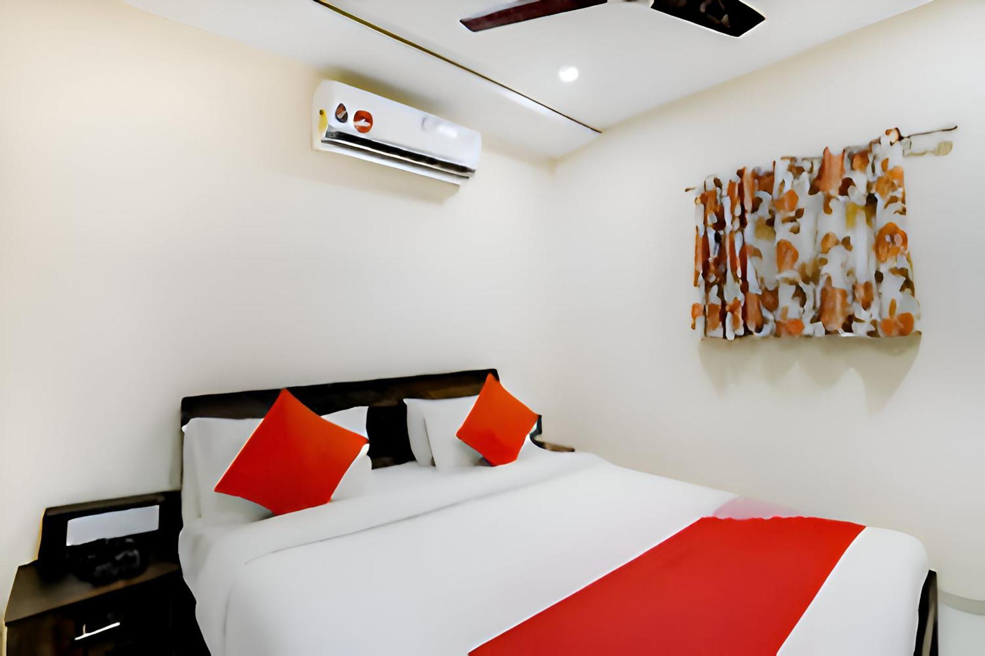 Hotel Blue Leaf Rajkot Extérieur photo