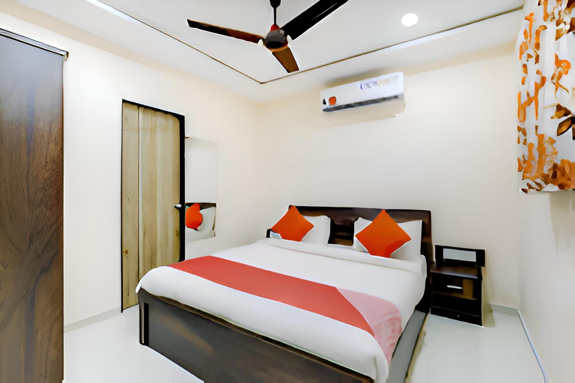 Hotel Blue Leaf Rajkot Extérieur photo