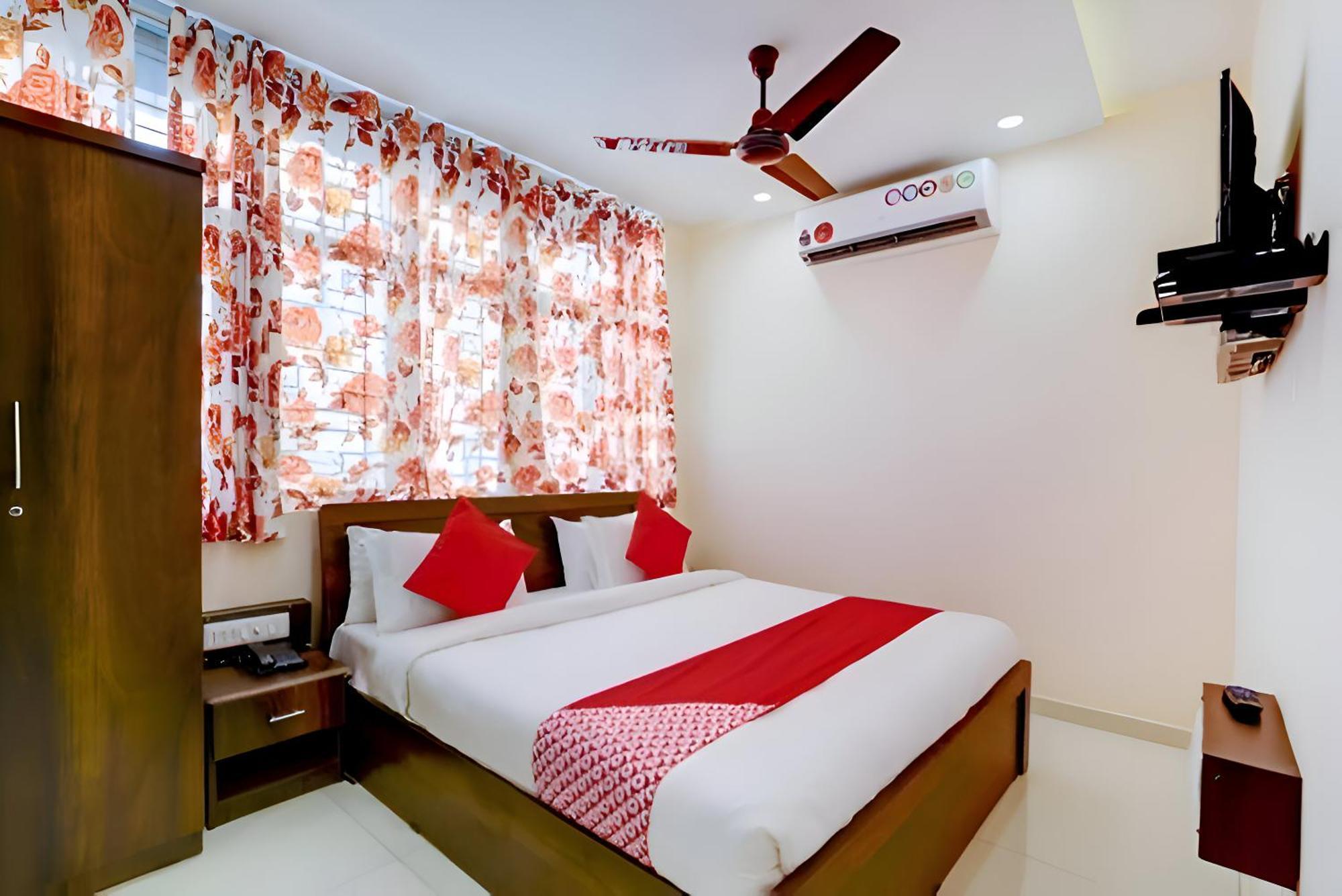 Hotel Blue Leaf Rajkot Extérieur photo