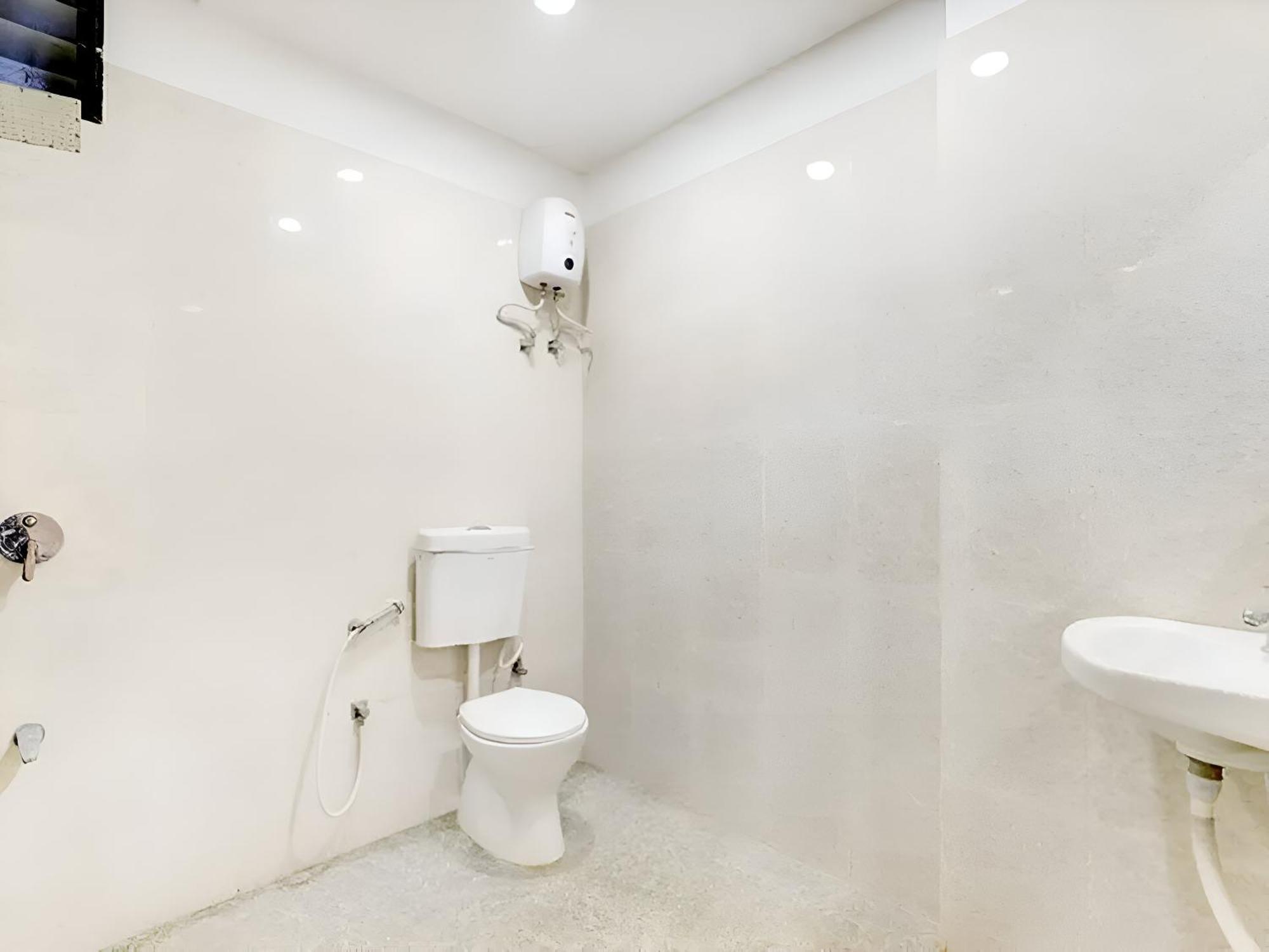 Hotel Blue Leaf Rajkot Extérieur photo