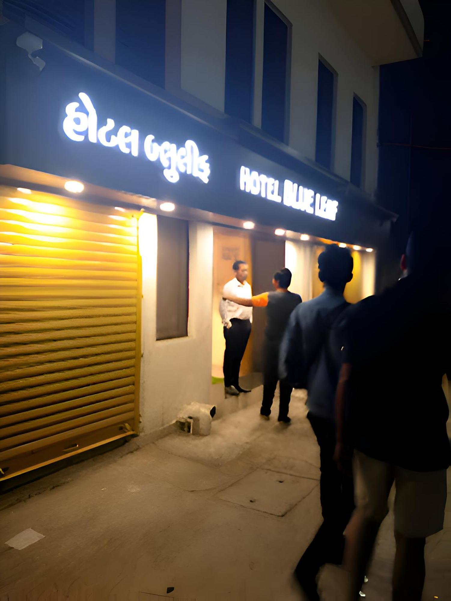 Hotel Blue Leaf Rajkot Extérieur photo