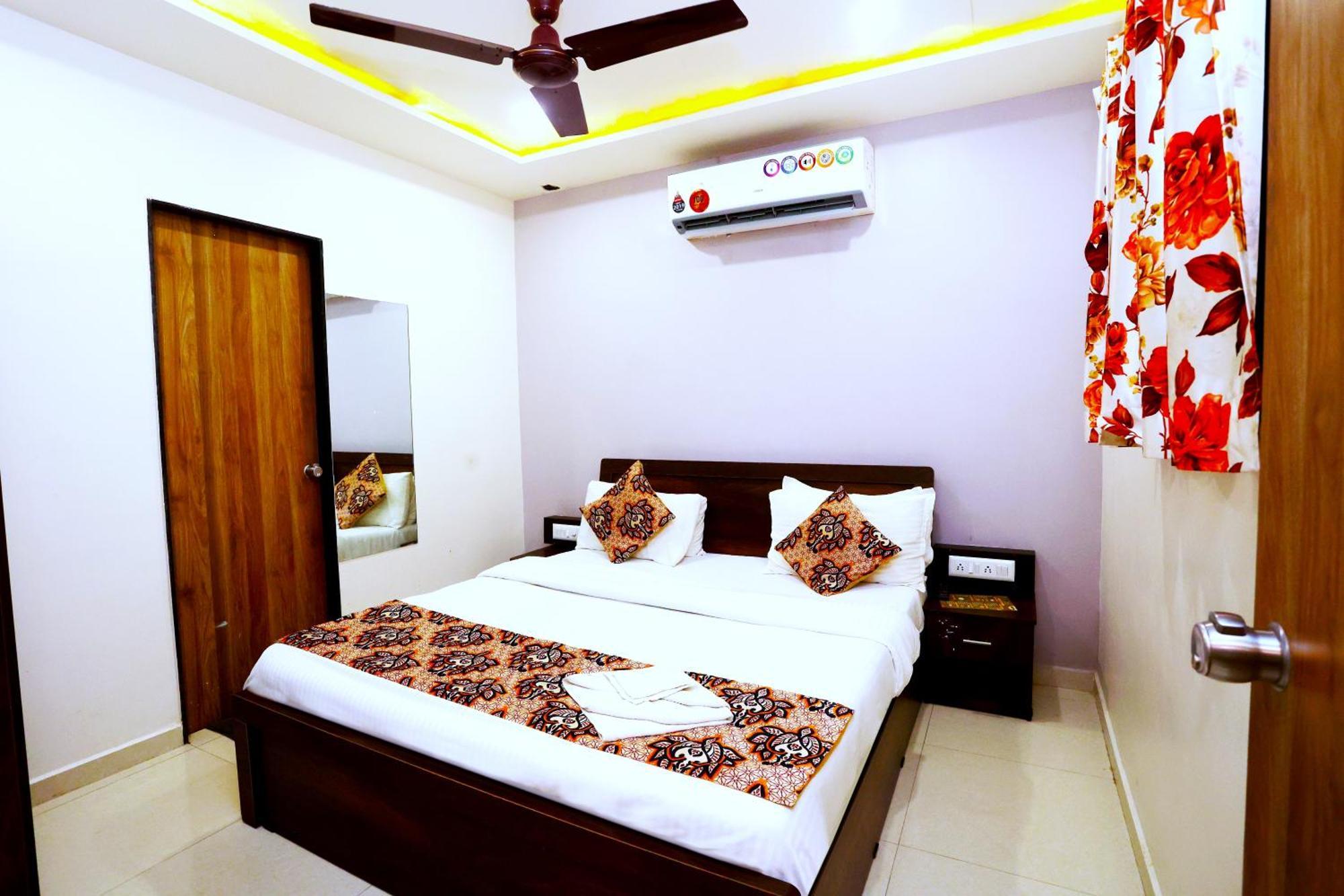 Hotel Blue Leaf Rajkot Extérieur photo