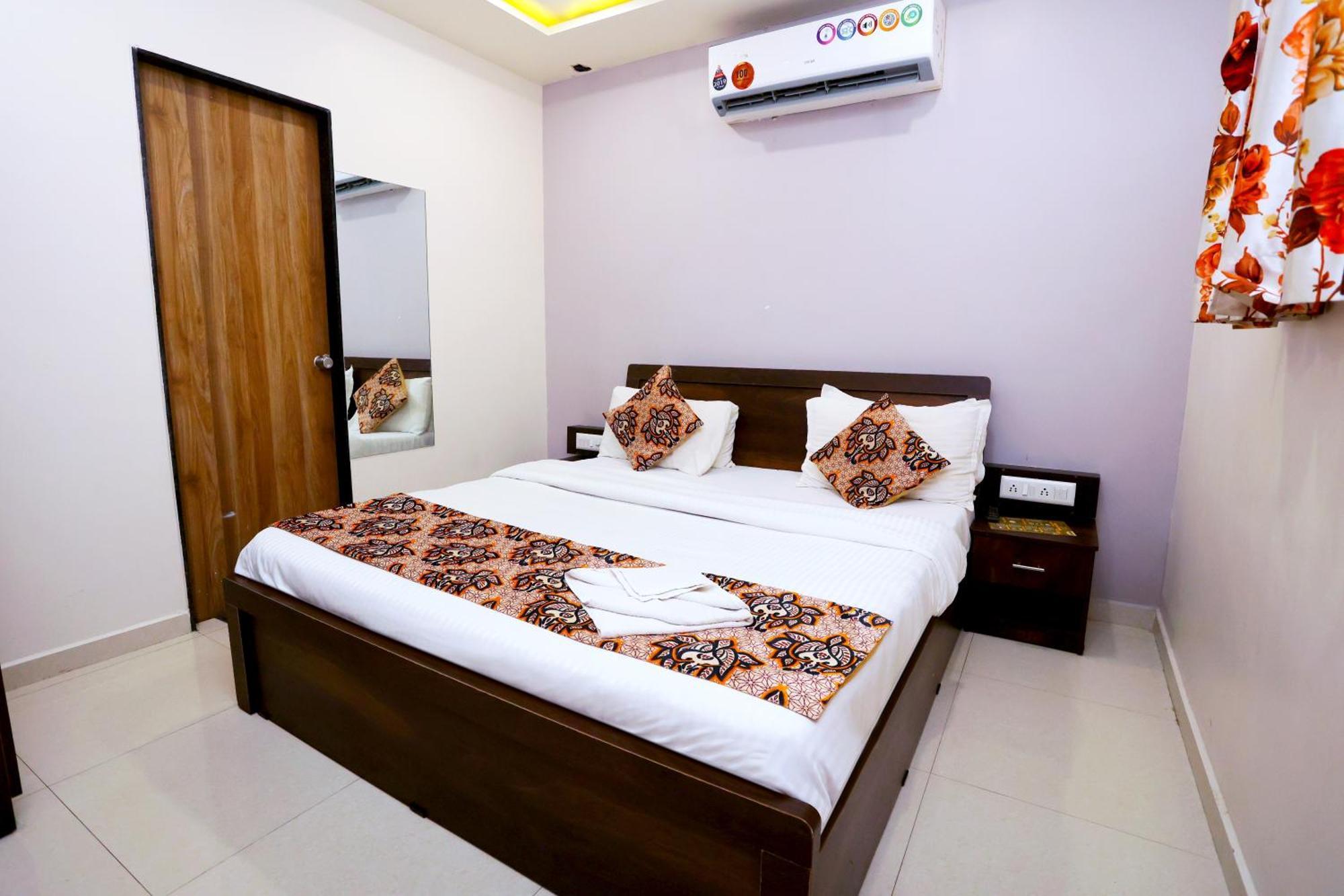 Hotel Blue Leaf Rajkot Extérieur photo